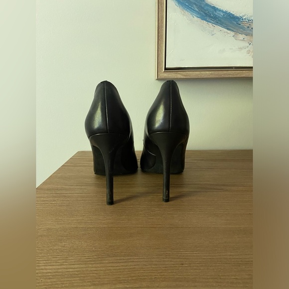 The Wishbone Collection Black Pumps - Picture 3 of 5